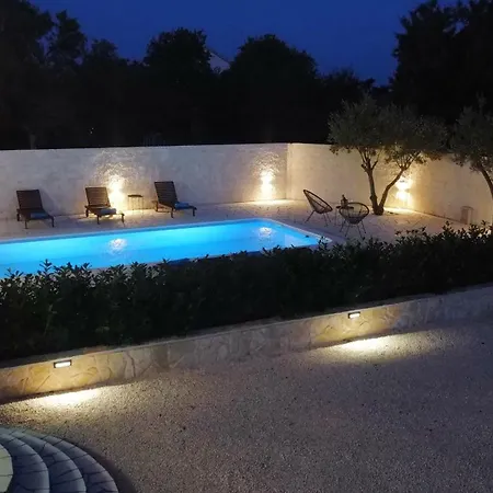 Bevanda Holiday home *