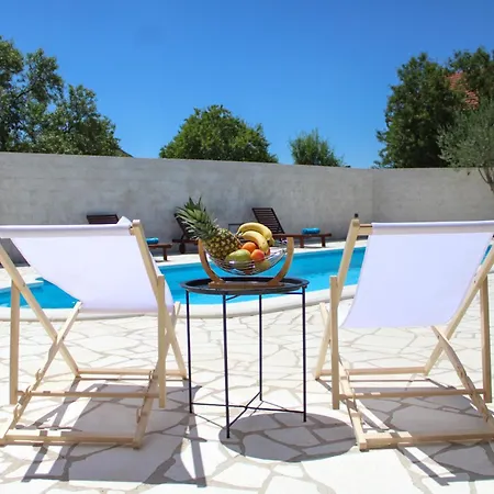 Holiday home Bevanda