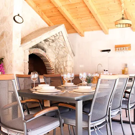 Bevanda Holiday home *