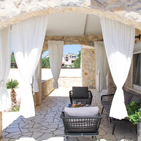 Holiday home Bevanda *