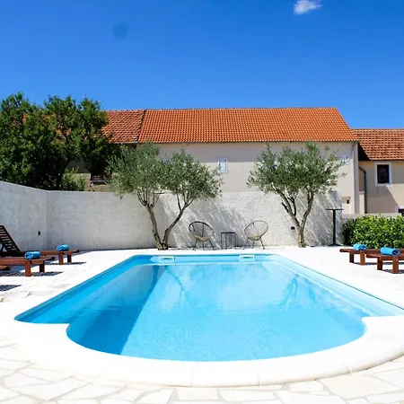 בית נופש Bevanda Velika Cista (Sibenik-Knin)