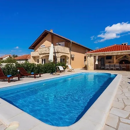 Bevanda Holiday home